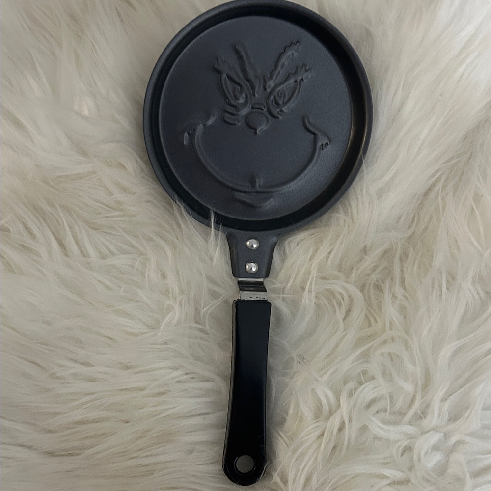 Black Grinch Face Skillet